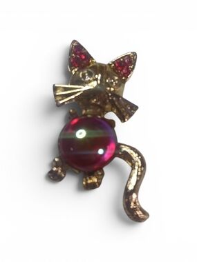 Avon Gold-Tone Cat Brooch with Red Cabochon
